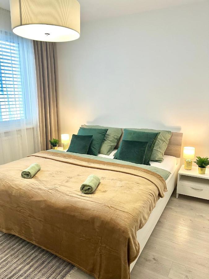 The Elite Suite II Downtown Ac & Garage Parking Bratislava Exterior foto
