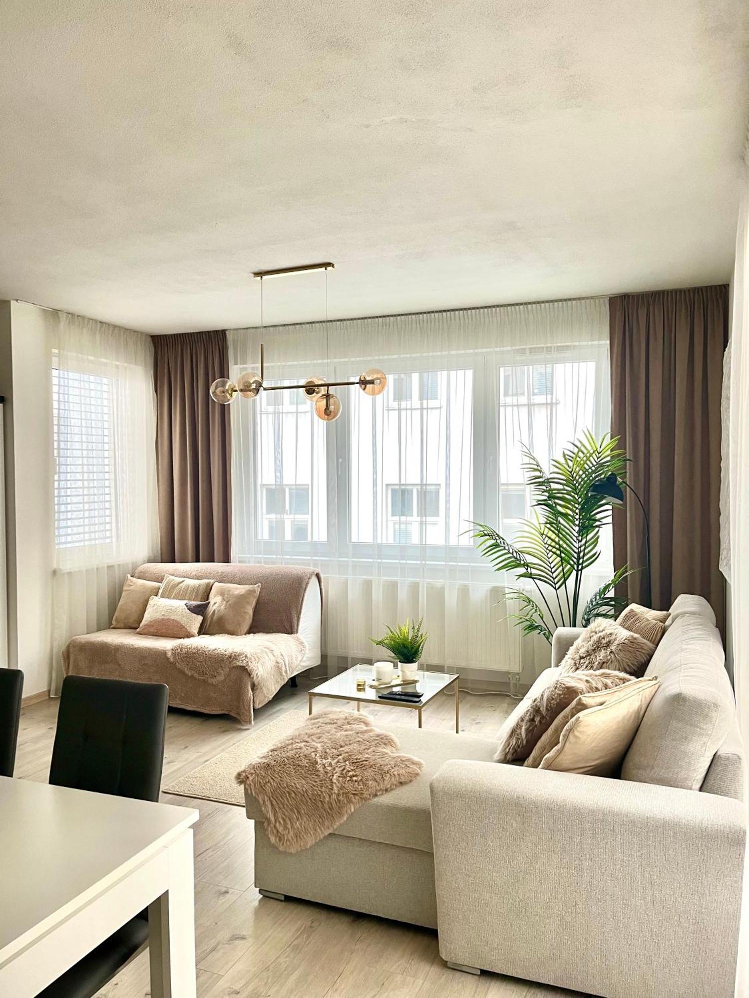 The Elite Suite II Downtown Ac & Garage Parking Bratislava Exterior foto
