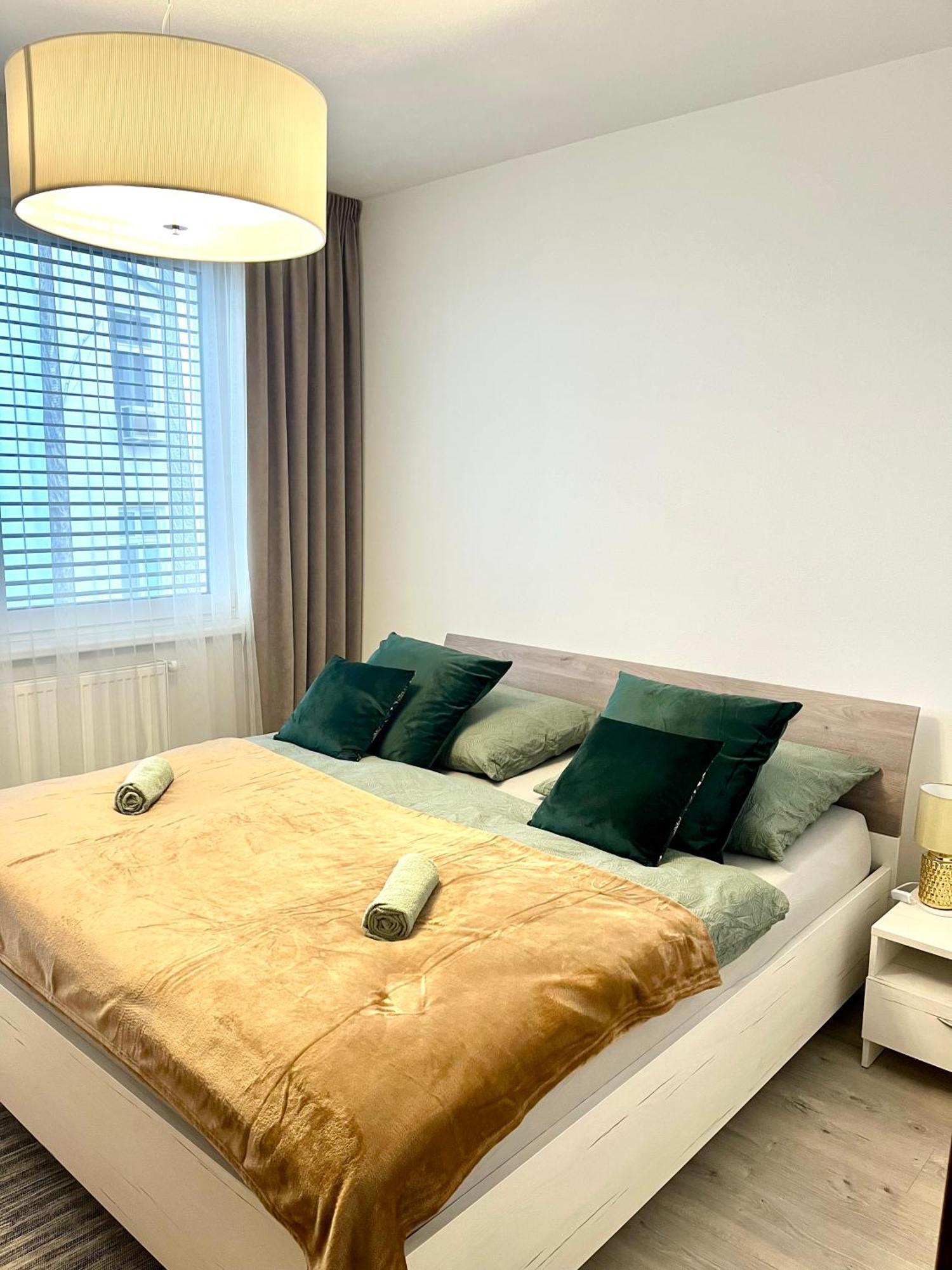 The Elite Suite II Downtown Ac & Garage Parking Bratislava Exterior foto