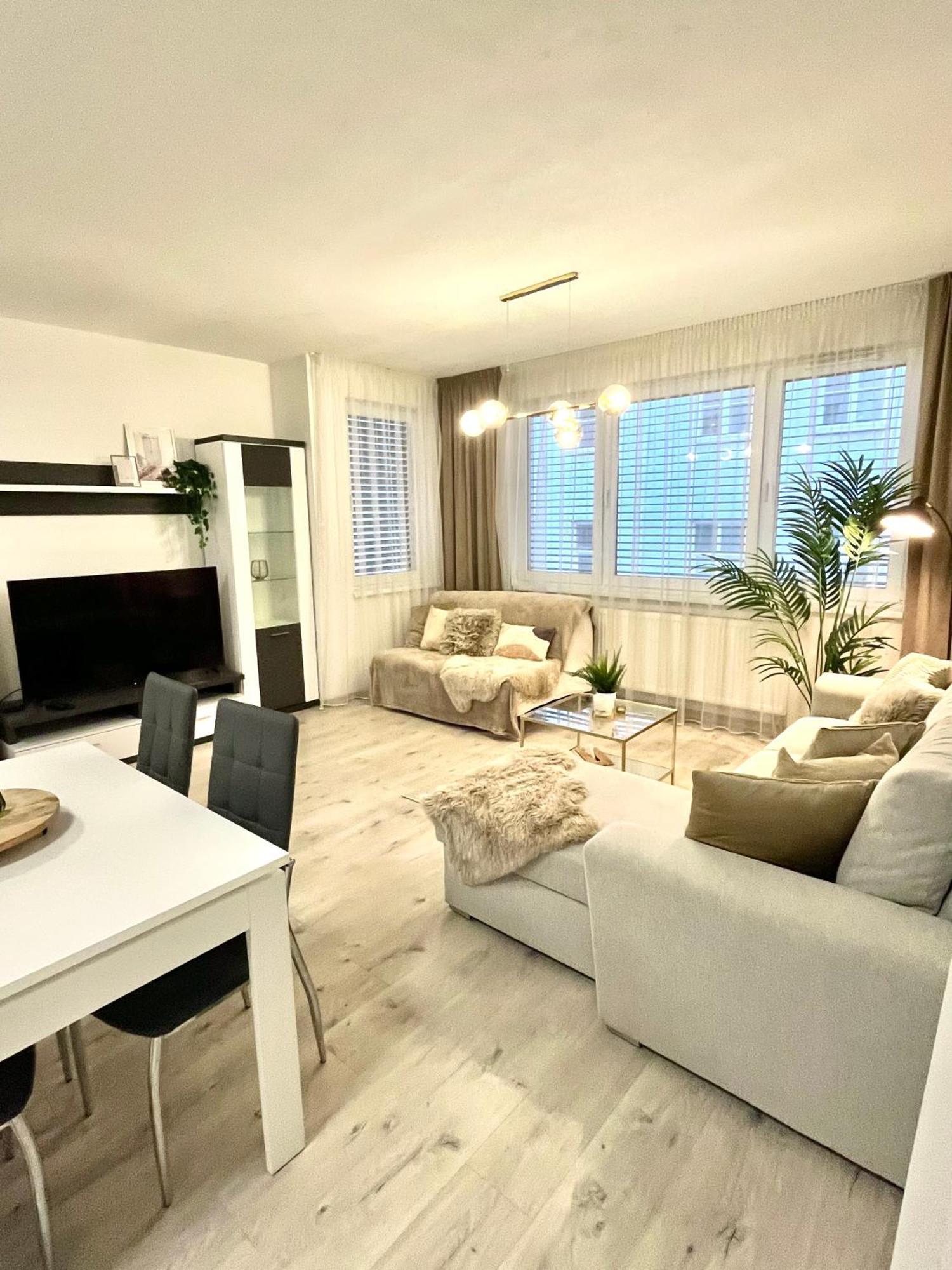 The Elite Suite II Downtown Ac & Garage Parking Bratislava Exterior foto